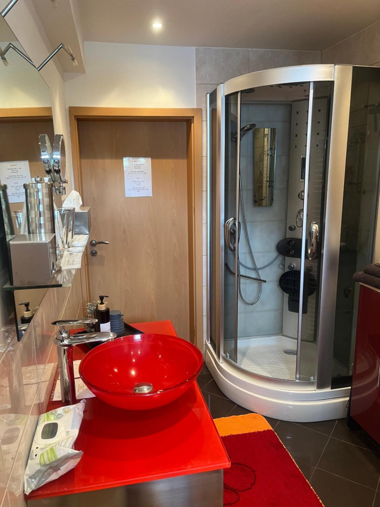 Gaestezimmer In Ratingen Bei Duesseldorf Mit Einem Hauch Luxus Dış mekan fotoğraf
